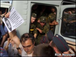 Разгон акции в защиту 31-ой статьи Конституции в Москве