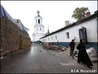 Внутренний двор Свято-Боголюбского монастыря во Владимирской области