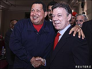 Chávez y Santos estrechan sus manos en Unasur, a principios de octubre