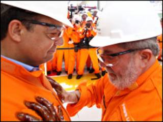 Lula e Sérgio Cabral (esq.) em inauguração de plataforma (Foto: Ricardo Stuckert/Presidência da República)