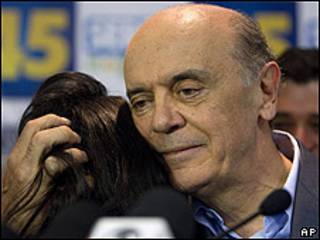 José Serra abraça a filha Verônica