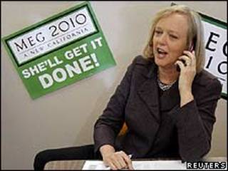 Meg Whitman habla por teléfono