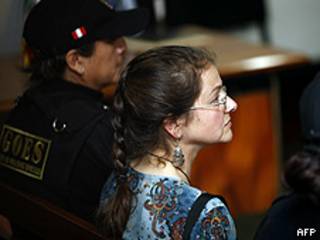 La estadounidense Lori Berenson en el juzgado