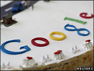 Un pastel con el logo de Google