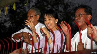 Aung San Suu Kyi tras su liberación