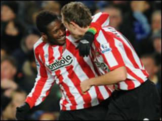 Asamoah Gyan na Jordan Henderson