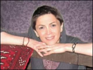 نازنین خسروانی، روزنامه نگار