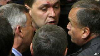 Сцени в парламенті
