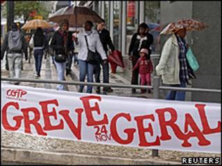 Faixa alerta sobre a greve geral em Lisboa