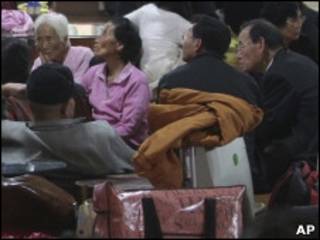 اخلاء كوريين جنوبيين بعد قصف شمالي