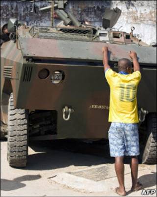 Polícia se prepara para invadir o Complexo do Alemão. Foto: AFP