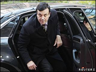 Ministro das Finanças da Irlanda, Brian Lenihan, chegou atrasado em Bruxelas