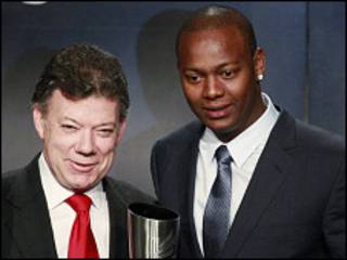 Juan Manuel Santos e Edgar Renteria (direita)