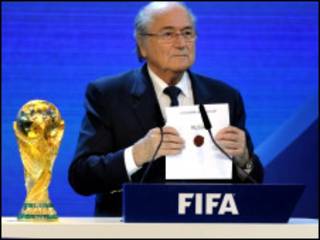 Shugaban FIFA yana sanar da kasar da ta yi nasara