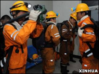 與美國相比,中國煤礦安全監察力量薄弱((新華社資料圖片 08/12/2010)