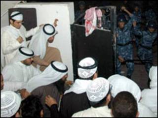 جانب من الاحداث التي غطتها قناة الجزيرة