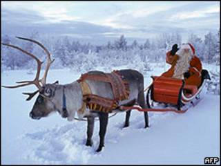 Santa Claus montado en su trineo