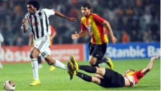 Umukinnyi wa TP Mazembe yambaye umweru n'umukara