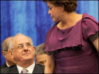 Dilma Rousseff e o ministro Nelson Jobim. Agência Brasil