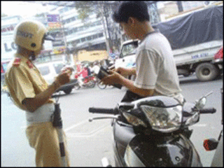 Cảnh sát được người dân đô thị đánh giá tham nhũng nhất