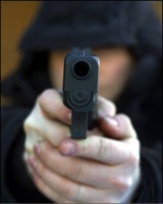 Homem armado (Foto: Arquivo / Polícia de Manchester)