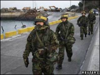 Южнокорейские морские пехотинцы на Йонпхендо