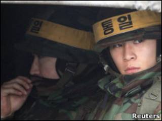Militares sul-coreanos na ilha de Yeonpyeong