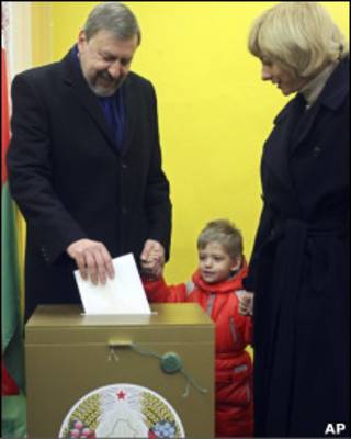 Данила Халип с родителями - Андреем Санниковым и Ириной Халип