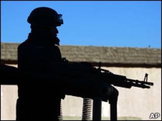 Gándara tornou-se a única policial da cidade depois que todos os seus colegas pediram demissão ou foram mortos nos últimos dois anos.