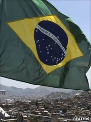 Bandeira do Brasil no Complexo do Alemão, Rio de Janeiro (arquivo)