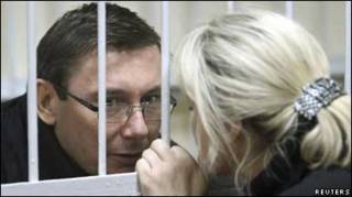 Юрій Луценко та його дружина Ірина у залі суду