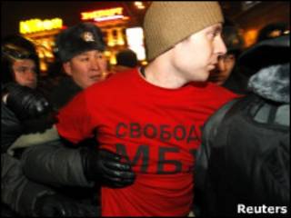 Задержание оппозиционера на Триумфальной площади