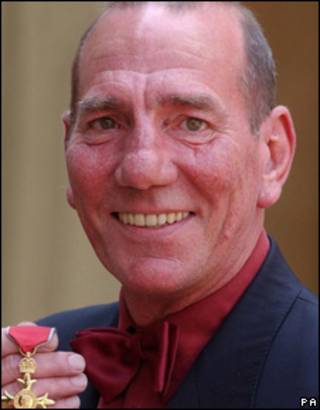 Pete Postlethwaite
