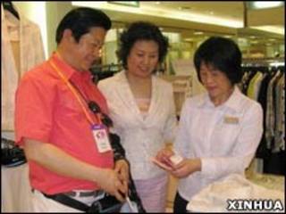 大陸遊客在台灣購物(16/03/2009)