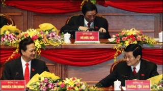 Hai ông Nguyễn Tấn Dũng và Trương Tấn Sang trong lễ khai mạc Đại hội XI