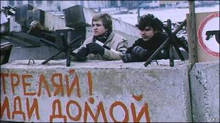 Баррикады у здания парламента в Вильнюсе, январь 1991 года
