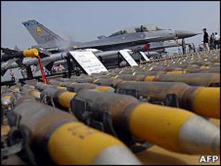 在嘉義空軍基地展示的台灣軍方F-16戰鬥機(資料圖片)