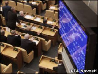 Электронное табло в зале заседаний Госдумы