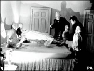 Кадр из фильма ужасов "Экзорцист" 1974 года