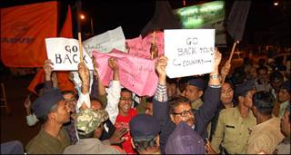 यूरोपीय यूनियन के प्रतिनिधिमंडल के ख़िलाफ़ प्रदर्शन