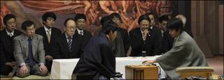 Japoneses jugando shogi
