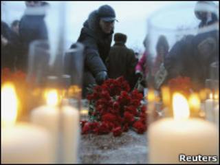 москвичи поминают погибших в Домодедово
