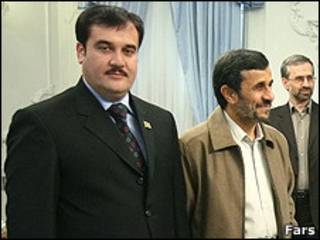 سفیر افغانستان در کنار احمدی نژاد