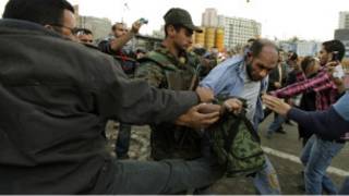 الجيش المصري يعتقل شخصا مدنيا