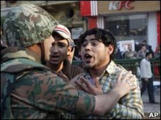 Militares intervienen en la plaza Tahrir