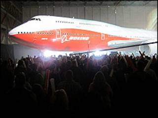 波音747-8客機下線