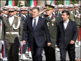 احمدی نژاد و گل