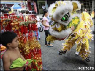 馬尼拉街頭迎春節舞獅