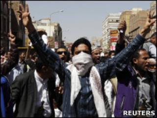Manifestante na cidade de Sanaa, no Iêmen