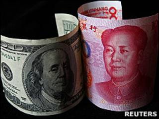 美元與人民幣的100元鈔票